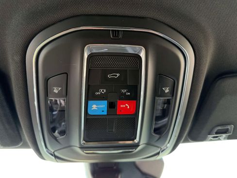 Used 2025 Jeep Grand Cherokee Limited image 32