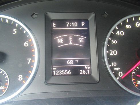 Used 2013 Volkswagen Tiguan SE image 17