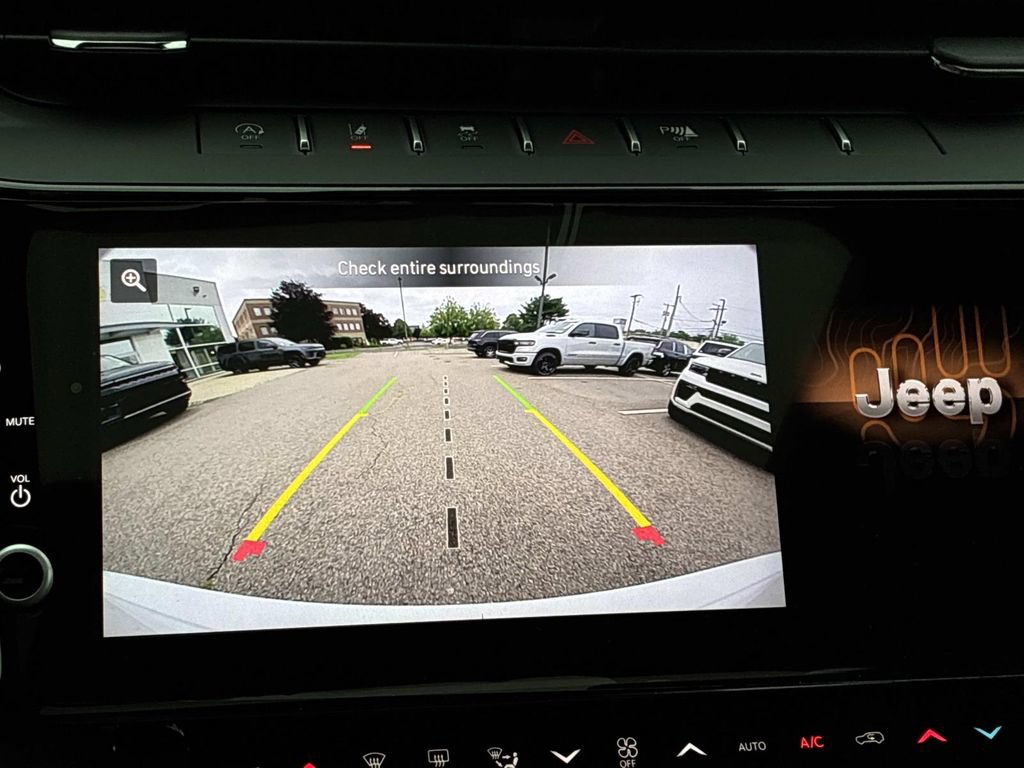 New 2026 Jeep Grand Cherokee Altitude AWD/4WD image 16