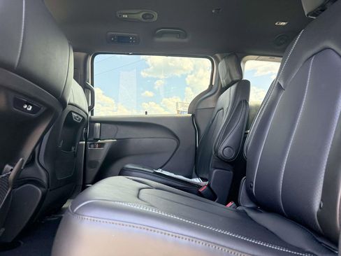 New 2026 Chrysler Pacifica Select FWD image 22
