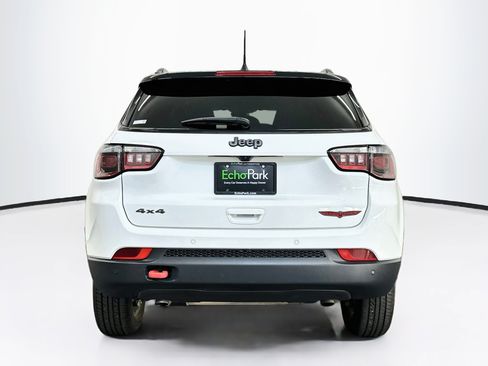 Used 2025 Jeep Compass Trailhawk AWD/4WD image 7