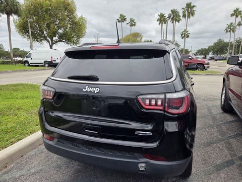 Used 2019 Jeep Compass Latitude FWD image 5