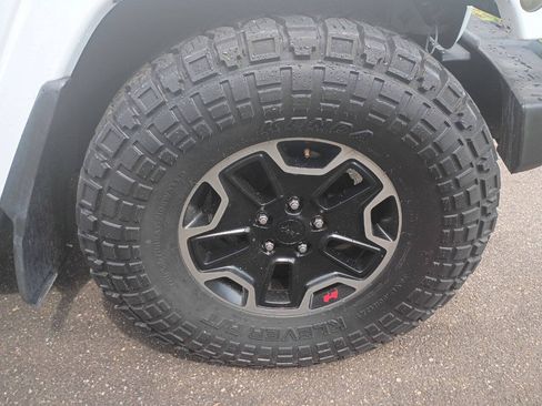 Used 2014 Jeep Wrangler Unlimited Sahara w/ Max Tow Package AWD/4WD image 23