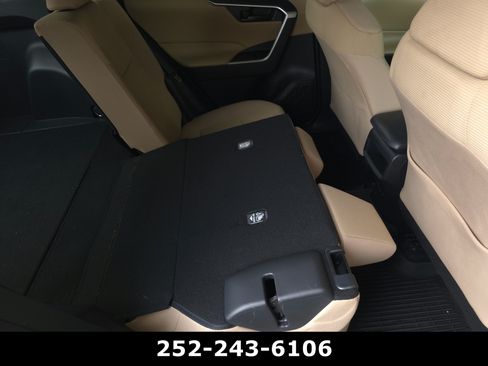 Used 2021 Toyota RAV4 LE FWD image 30