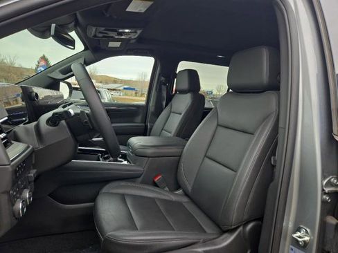 Used 2025 Chevrolet Suburban Z71 w/ Comfort Package image 10