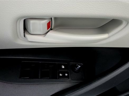 Used 2023 Toyota Corolla LE image 23