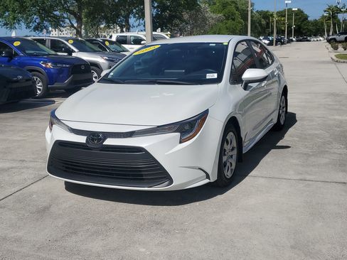 Certified 2025 Toyota Corolla LE image 7