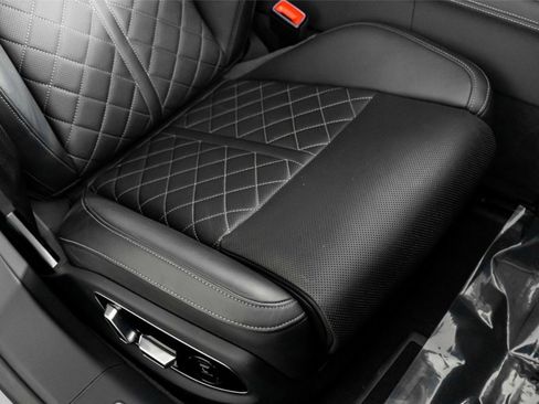 Used 2022 Audi S8 w/ S8 Executive Package image 34