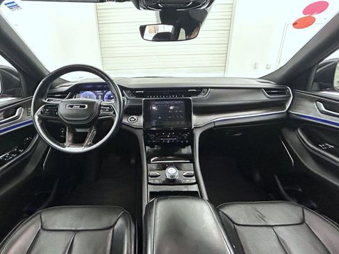 Certified 2022 Jeep Grand Cherokee Overland image 13