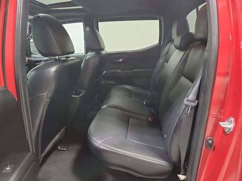 Used 2022 Toyota Tacoma TRD Sport image 28