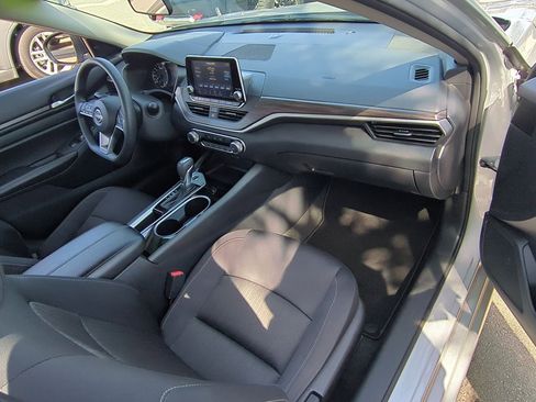 Used 2024 Nissan Altima 2.5 SV FWD image 27