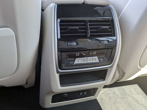 Used 2023 BMW X7 xDrive40i w/ Premium Package AWD/4WD image 23
