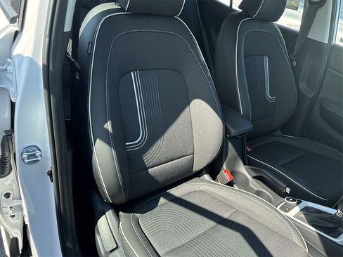 Used 2025 Hyundai Venue Limited image 30