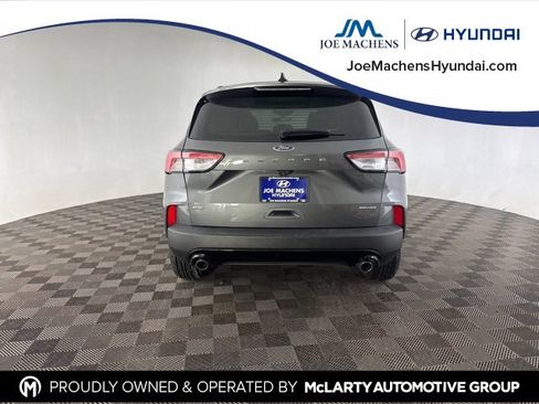 Used 2022 Ford Escape SE w/ SE Sport Appearance Package image 8