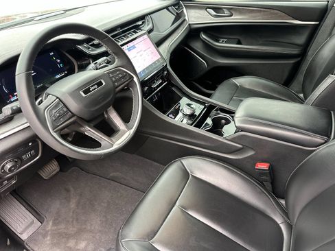 Used 2023 Jeep Grand Cherokee 4WD 4xe image 9