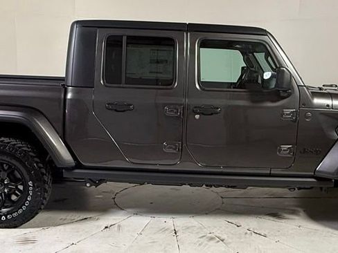 New 2025 Jeep Gladiator Willys image 8