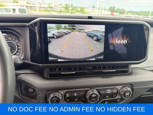Used 2024 Jeep Wrangler Unlimited Sahara AWD/4WD image 14