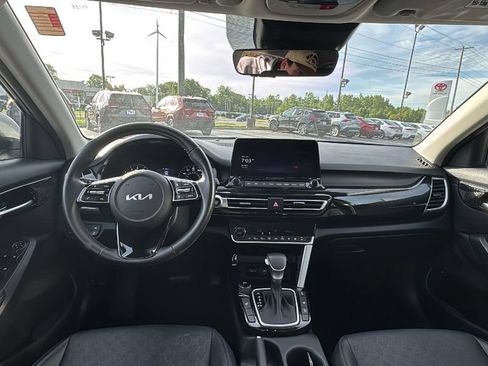 Used 2023 Kia Seltos EX AWD/4WD image 8
