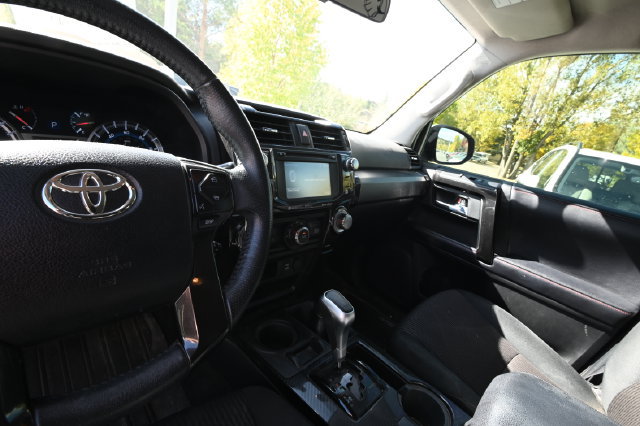 Used 2018 Toyota 4Runner TRD Off-Road AWD/4WD image 8