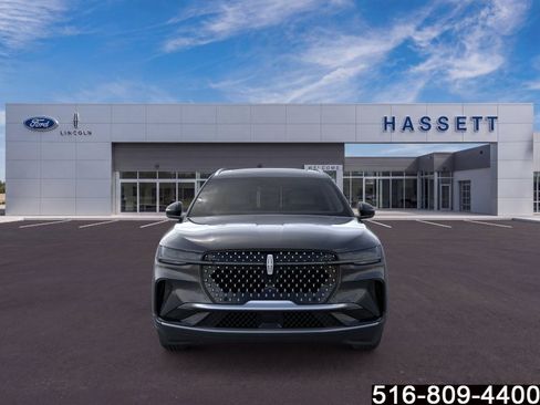 Used 2025 Lincoln Nautilus Reserve AWD/4WD image 7