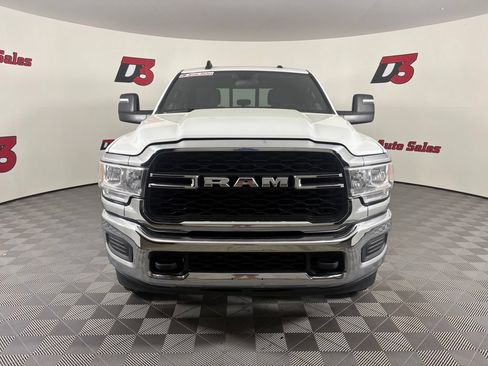 Used 2024 RAM 2500 Tradesman w/ Chrome Appearance Group AWD/4WD image 9