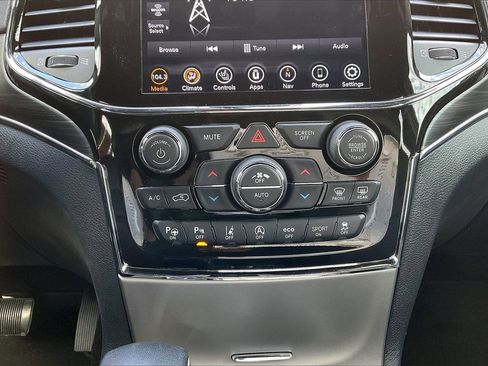 Certified 2022 Jeep Grand Cherokee Limited w/ Trailer Tow Group IV image 20