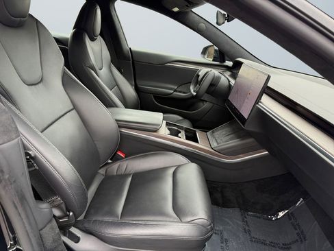 Used 2021 Tesla Model S Plaid image 15