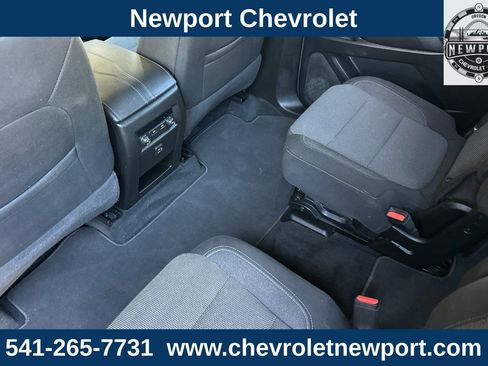 Used 2023 Chevrolet Traverse LT w/ Midnight/Sport Edition image 13
