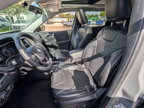 Used 2020 Jeep Cherokee Latitude Plus image 10