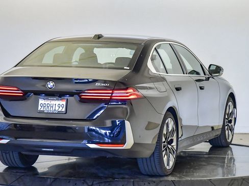 Used 2025 BMW 530i w/ Premium Package image 5