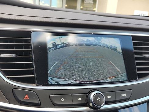 Used 2018 Buick LaCrosse Essence FWD image 17