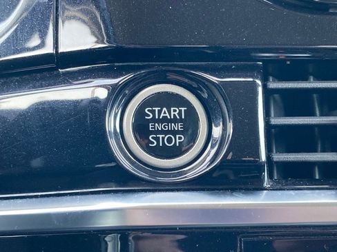 Used 2024 Nissan Pathfinder SV image 23