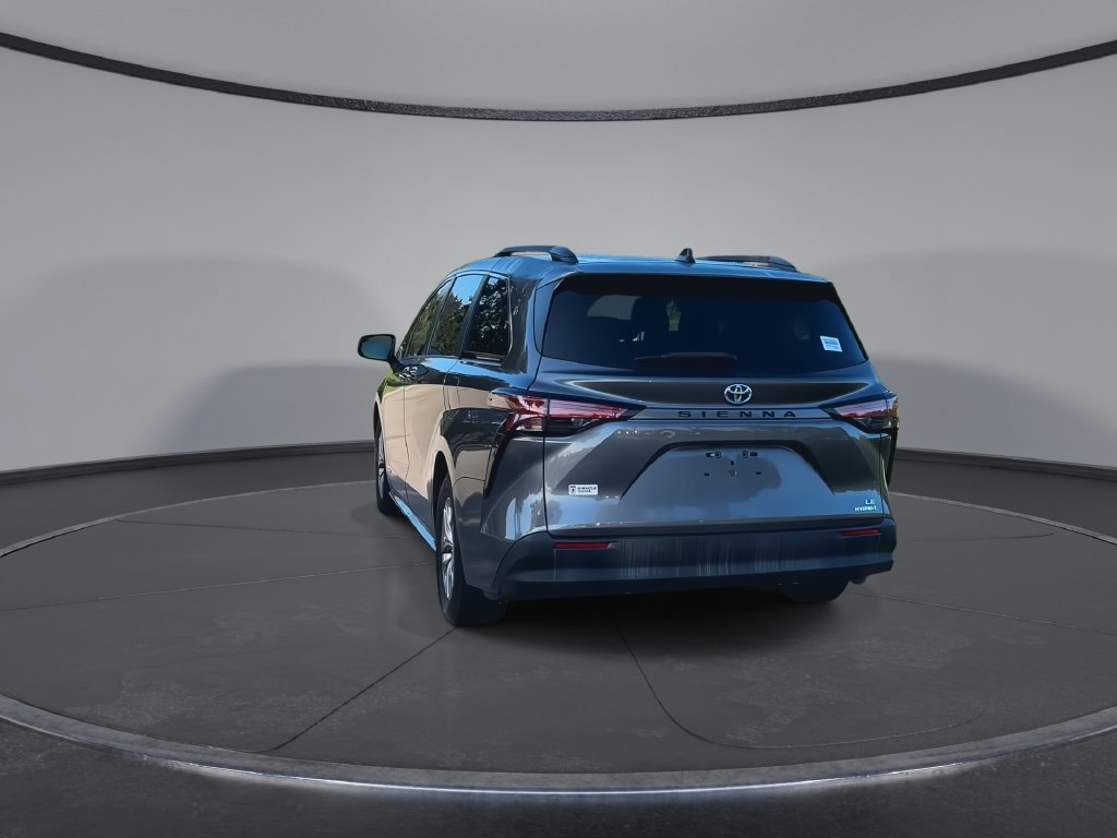 Used 2021 Toyota Sienna LE FWD image 7