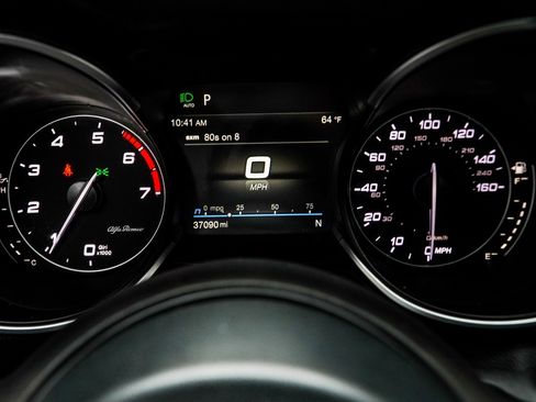 Used 2023 Alfa Romeo Stelvio Veloce image 37