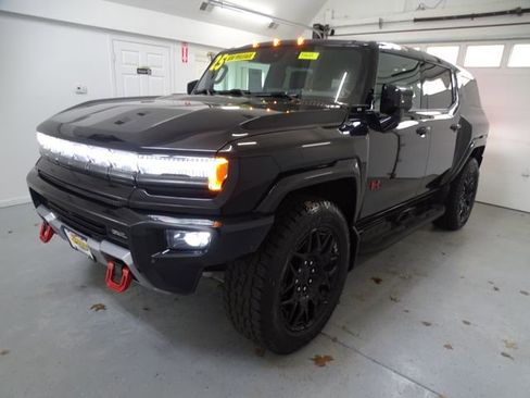 Used 2025 GMC Hummer EV 2X w/ LPO, Sport Package AWD/4WD image 18