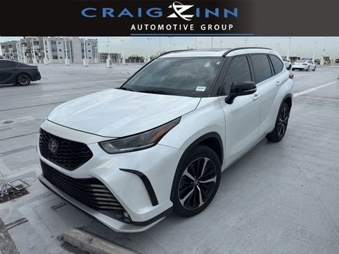 Used 2022 Toyota Highlander XSE FWD image 1