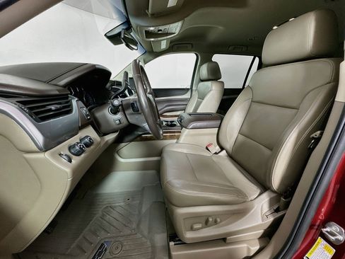 Used 2019 Chevrolet Tahoe LT w/ LT Signature Package AWD/4WD image 13