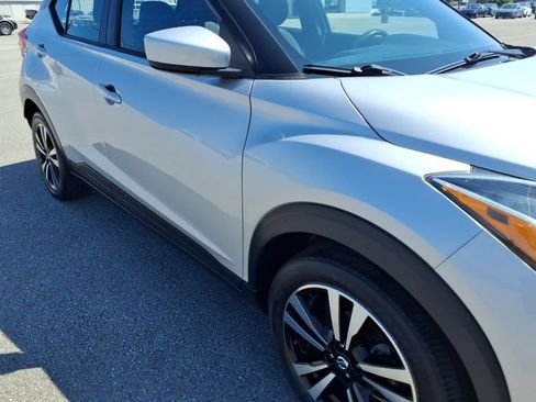Used 2019 Nissan Kicks SV FWD image 18