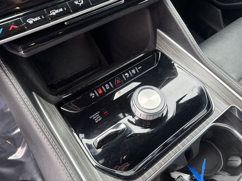 Used 2023 Jeep Wagoneer L Series II image 28