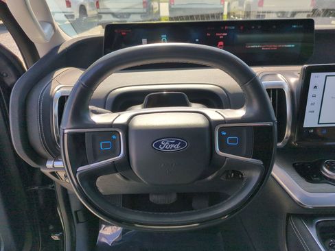 Used 2025 Ford Expedition Max Platinum AWD/4WD image 18