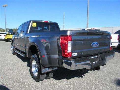 Used 2019 Ford F350 Lariat w/ Lariat Ultimate Package image 4
