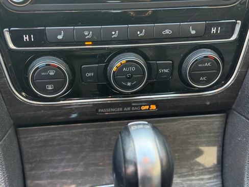 Used 2018 Volkswagen Passat 3.6 SEL Premium image 25