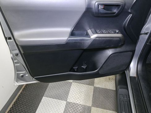 Used 2017 Toyota Tacoma SR5 image 35