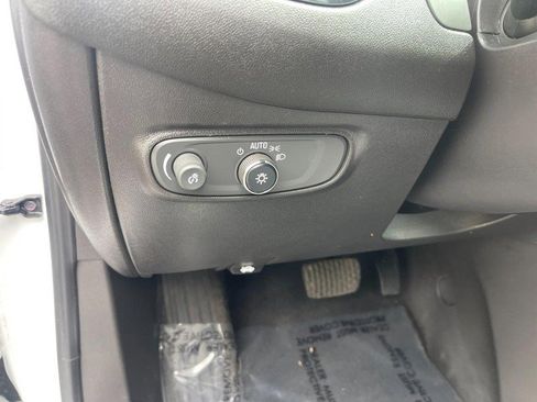 Used 2022 Chevrolet Equinox LS AWD/4WD image 17