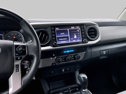 Used 2022 Toyota Tacoma SR5 RWD image 7