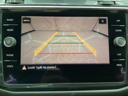 Used 2018 Volkswagen Tiguan SE AWD/4WD image 36