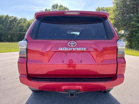 Used 2016 Toyota 4Runner SR5 RWD image 4