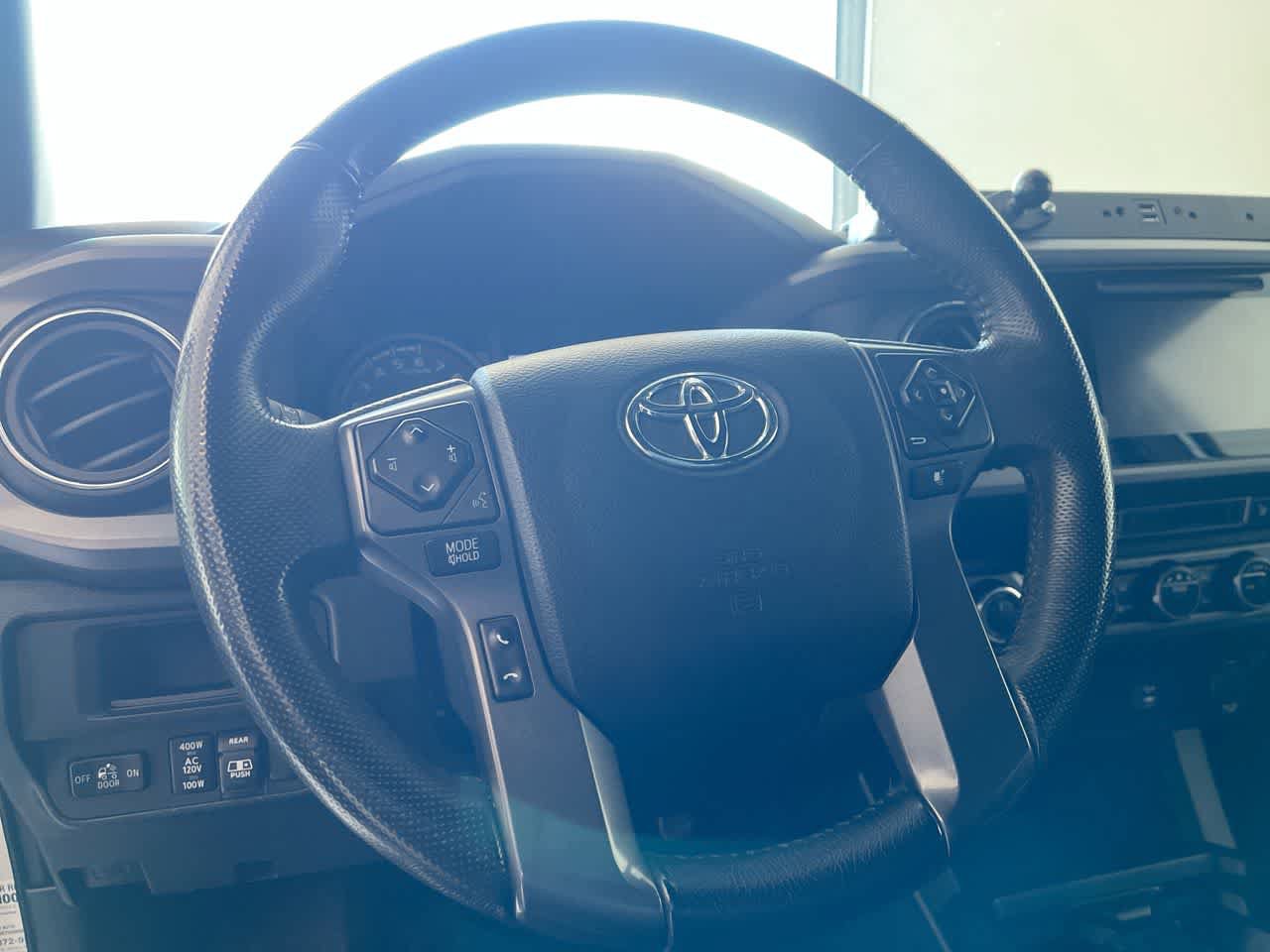Used 2017 Toyota Tacoma TRD Sport AWD/4WD image 14