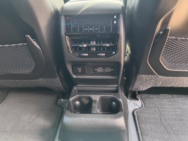 Used 2025 Jeep Grand Cherokee L Altitude AWD/4WD image 10