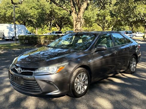 Used 2016 Toyota Camry XLE image 2